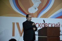 Сурдопереводчик за работой