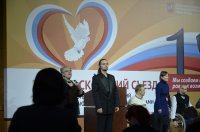 Сурдопереводчики за работой