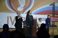 Сурдопереводчики за работой